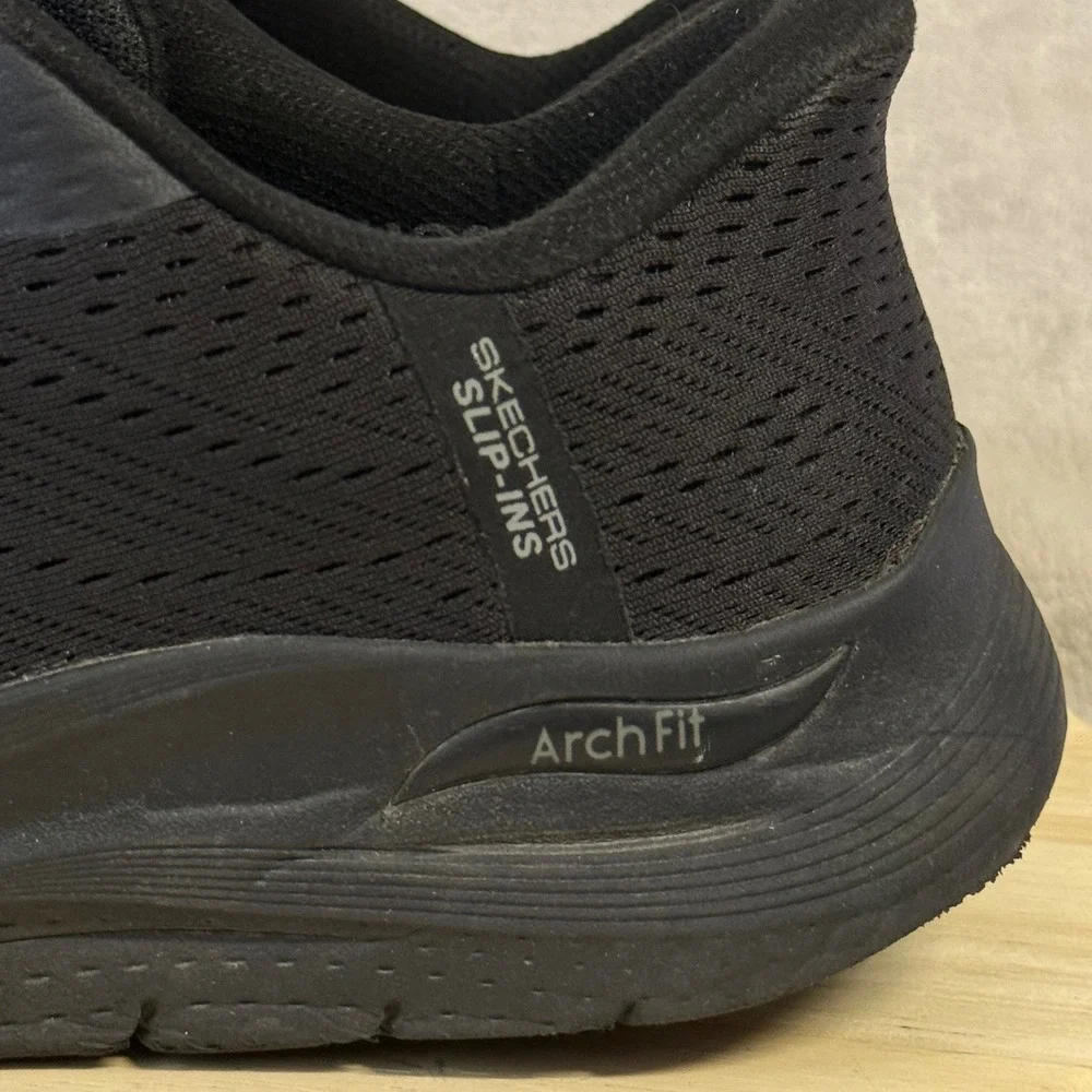 Skechers hands free